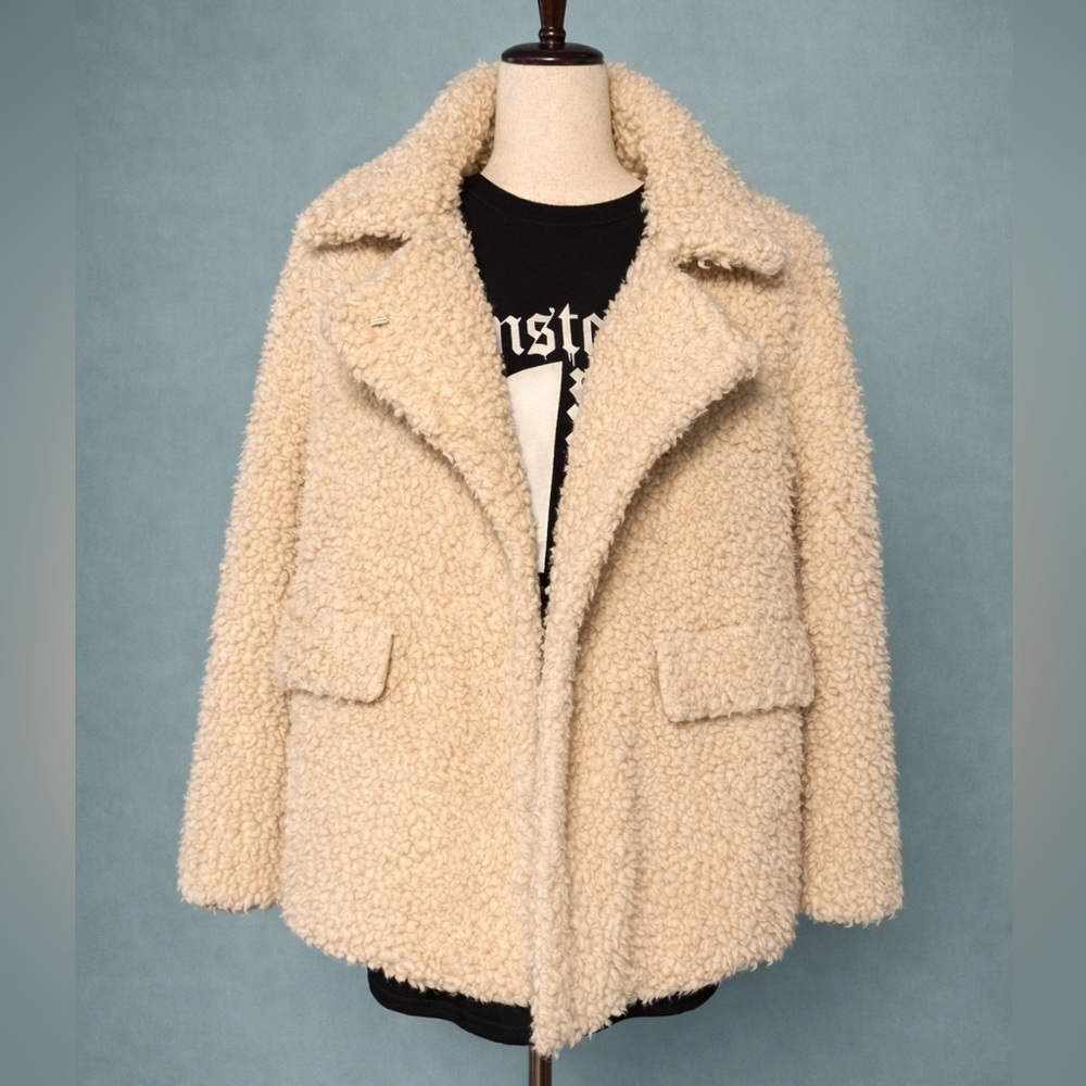 Stradivarius teddy faux fur ivory oversized coat jacket. S
